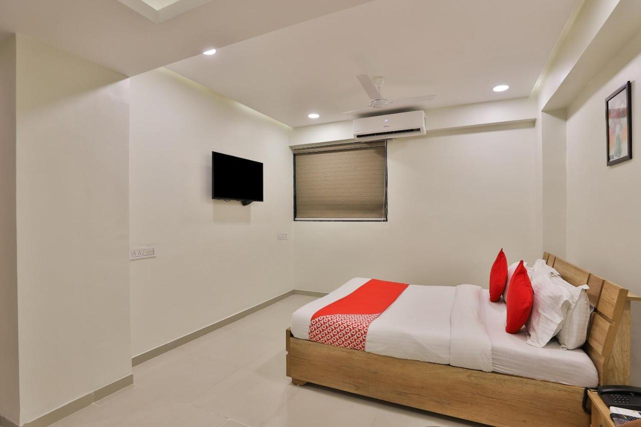 Collection O 12462 Hotel Shiv Inn Gandhinagar Zewnętrze zdjęcie