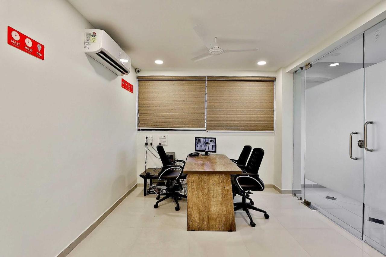 Collection O 12462 Hotel Shiv Inn Gandhinagar Zewnętrze zdjęcie